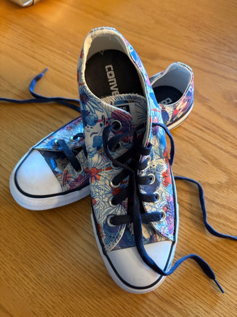 Converse Women’s Floral Low-Top Sneakers in Blue and Red/Pink W8 M6